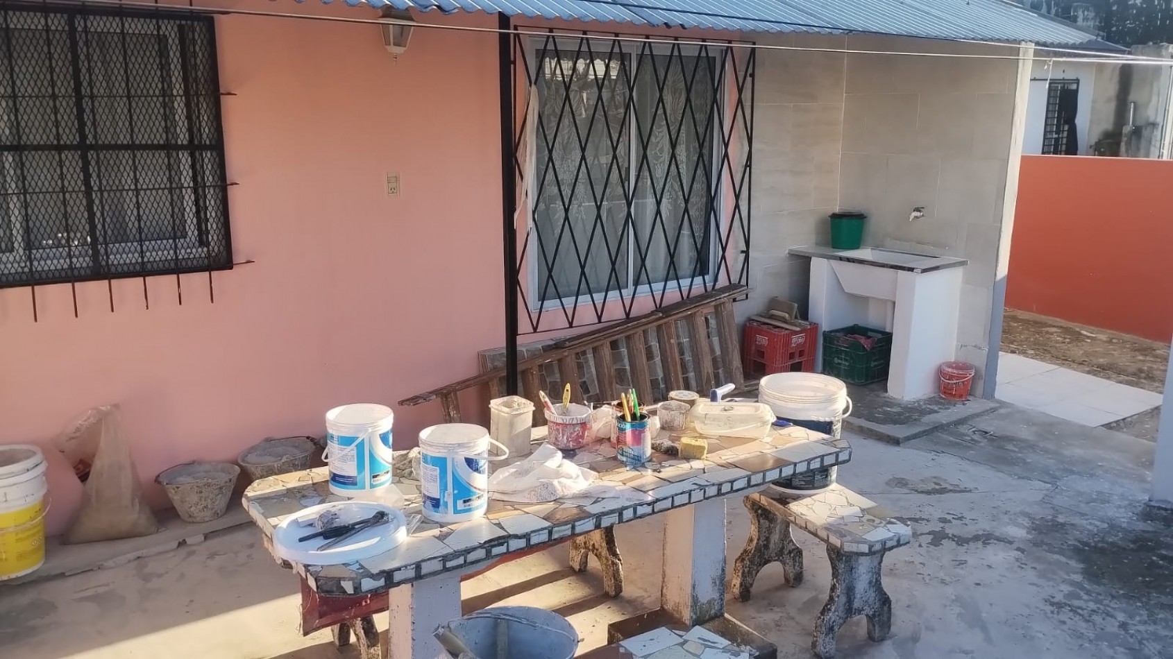 Tres ambientes en planta alta con patio y lavadero
