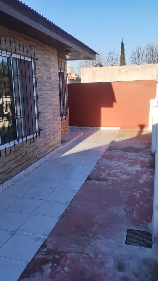 Tres ambientes en planta alta con patio y lavadero