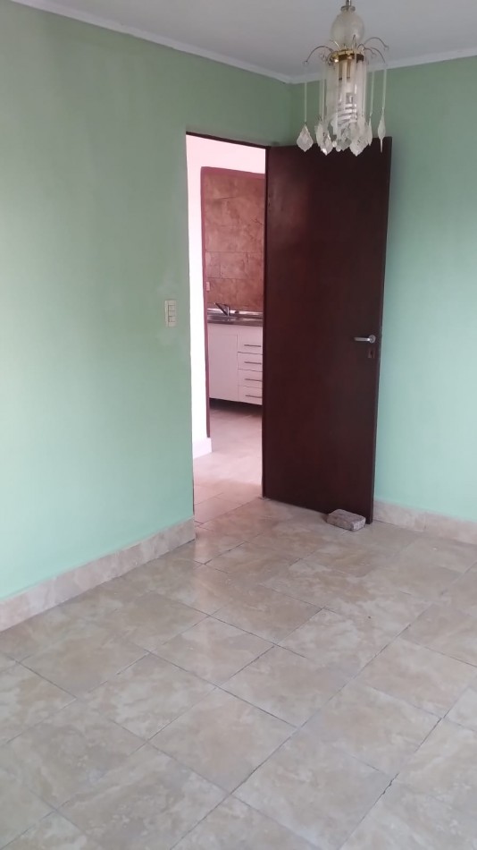 Tres ambientes en planta alta con patio y lavadero
