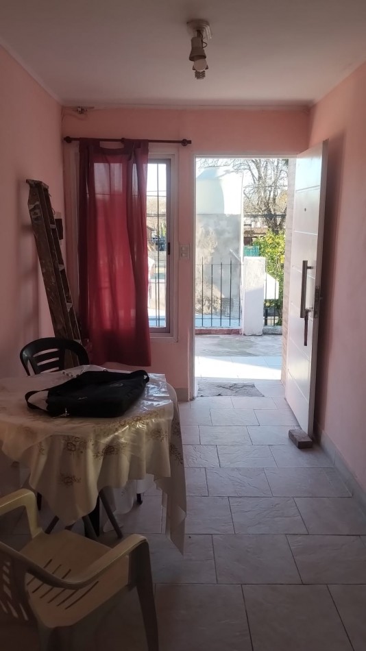 Tres ambientes en planta alta con patio y lavadero