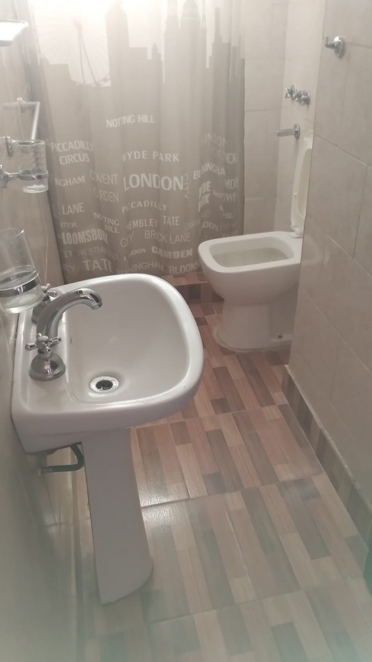Tres ambientes en planta alta con patio y lavadero