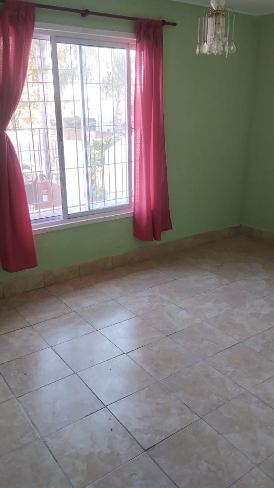 Tres ambientes en planta alta con patio y lavadero