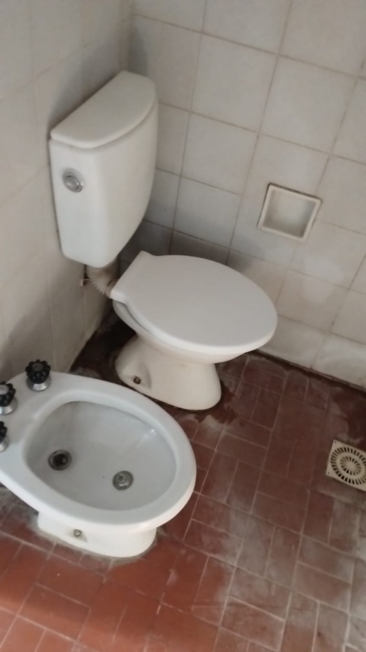 Dpto Interno Dos ambientes con patio y lavadero.