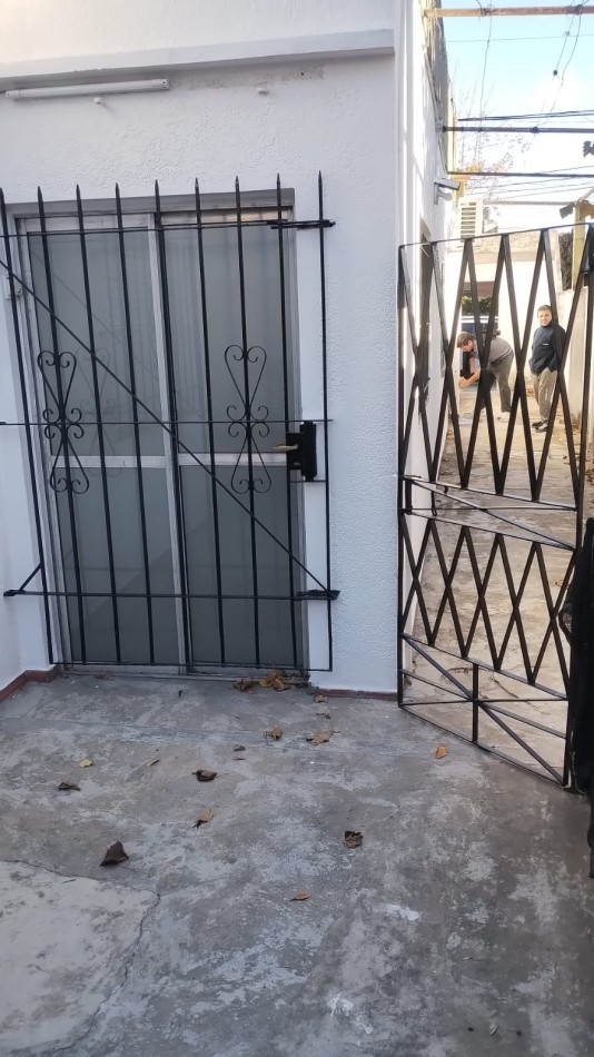 Dpto Interno Dos ambientes con patio y lavadero.