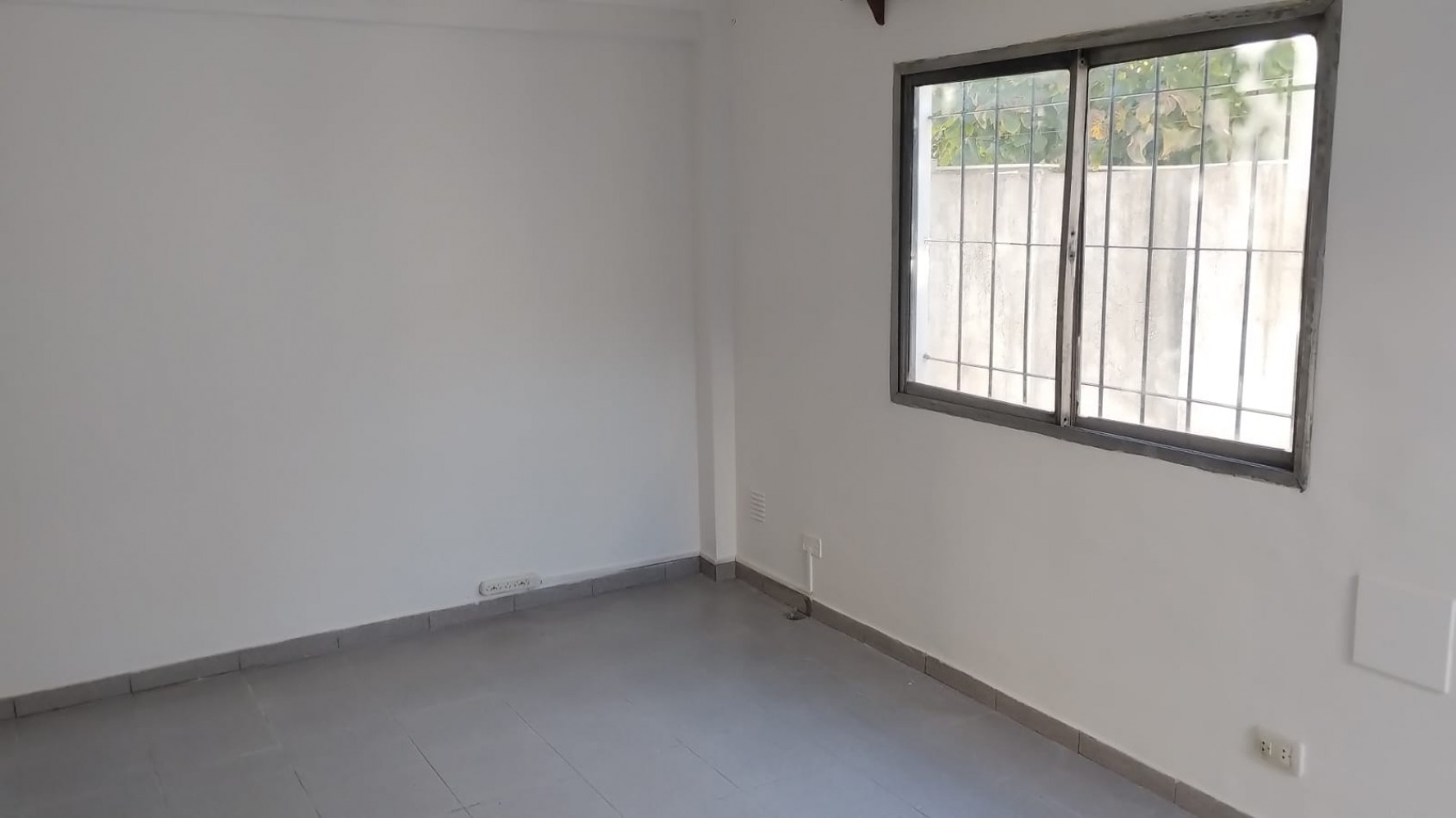 Dpto Interno Dos ambientes con patio y lavadero.