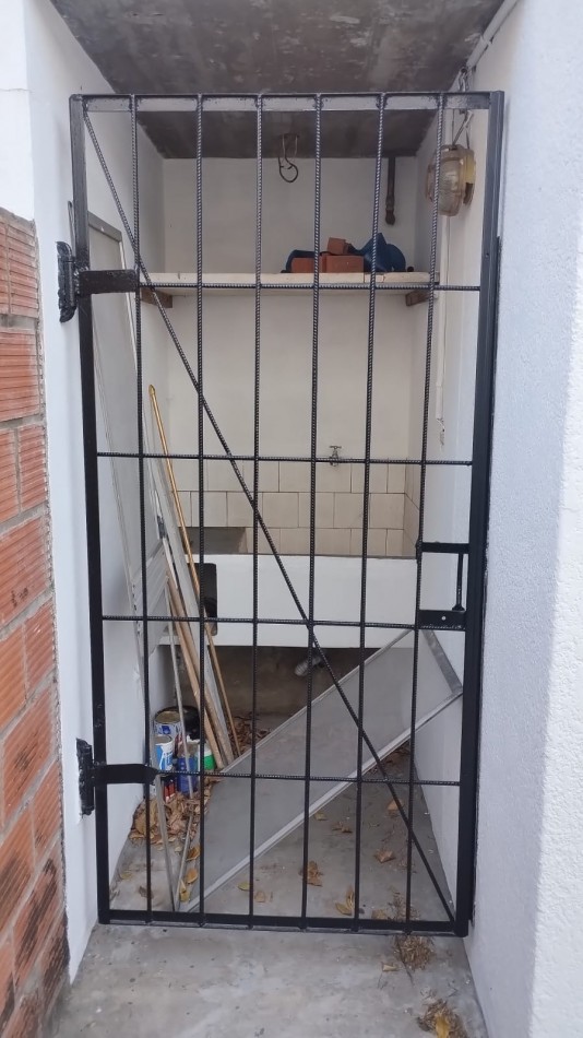 Dpto Interno Dos ambientes con patio y lavadero.
