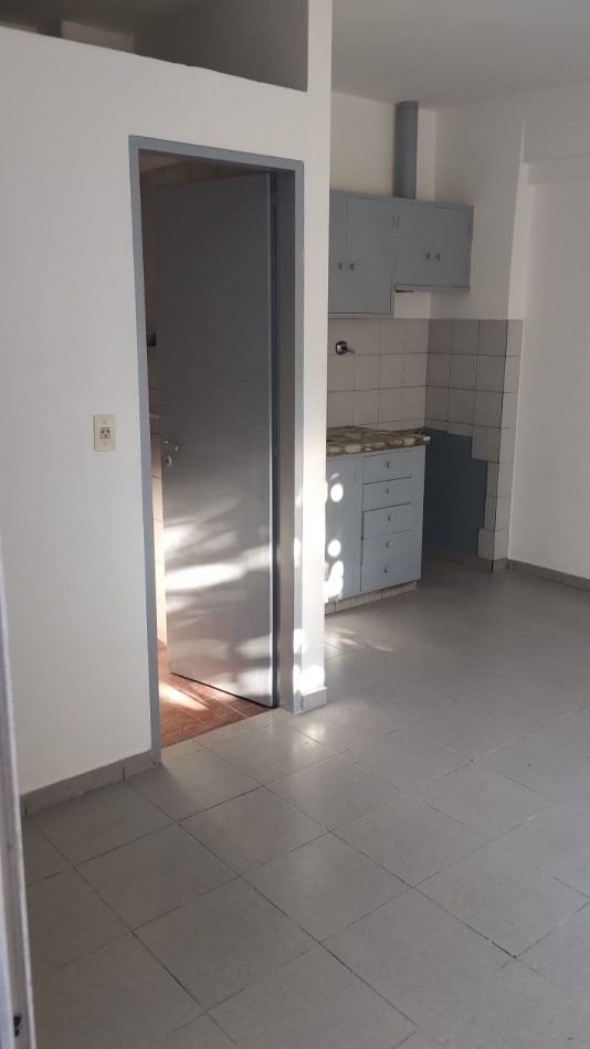 Dpto Interno Dos ambientes con patio y lavadero.