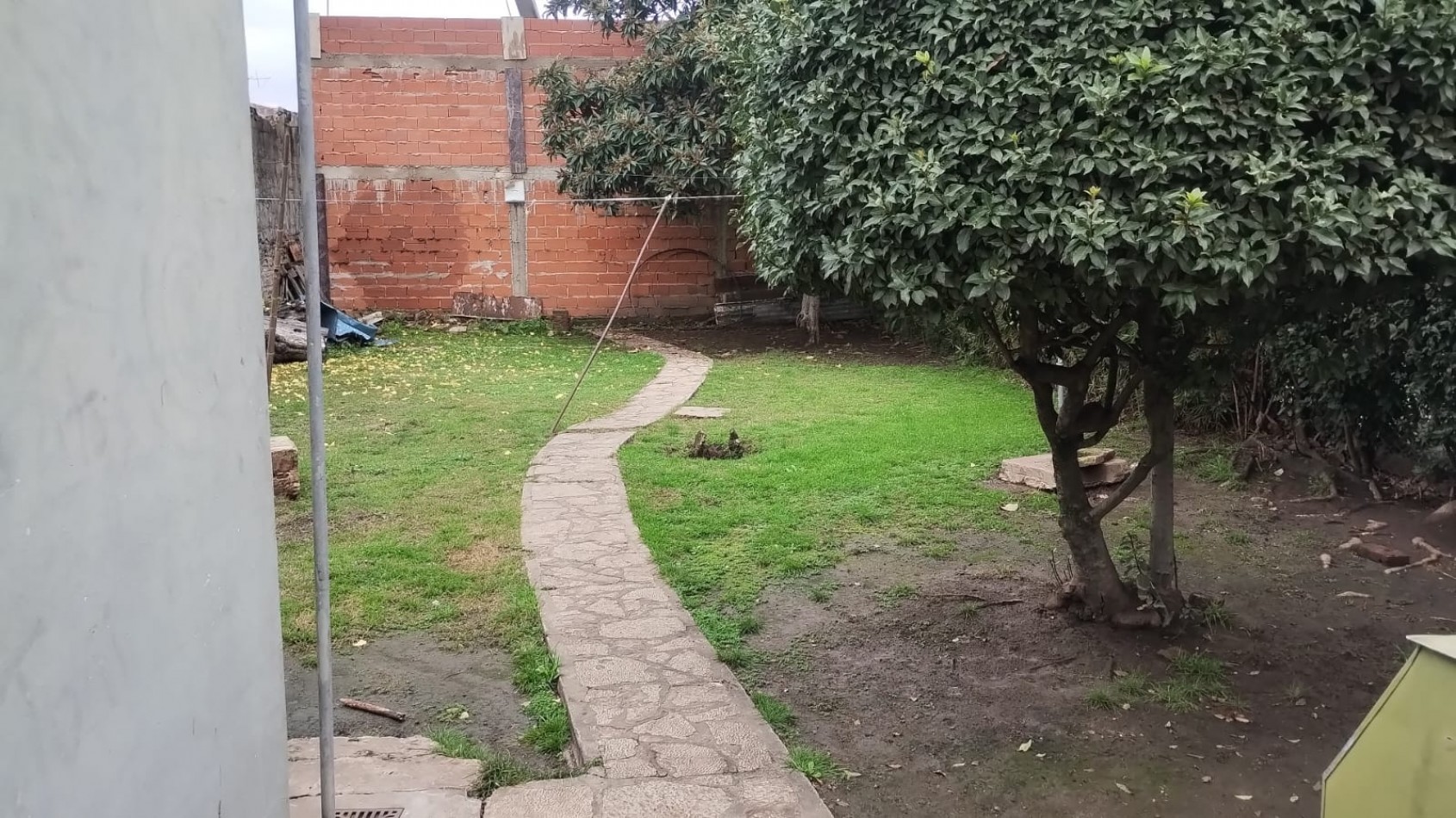 Casa a reciclar sobre un terreno 10x40