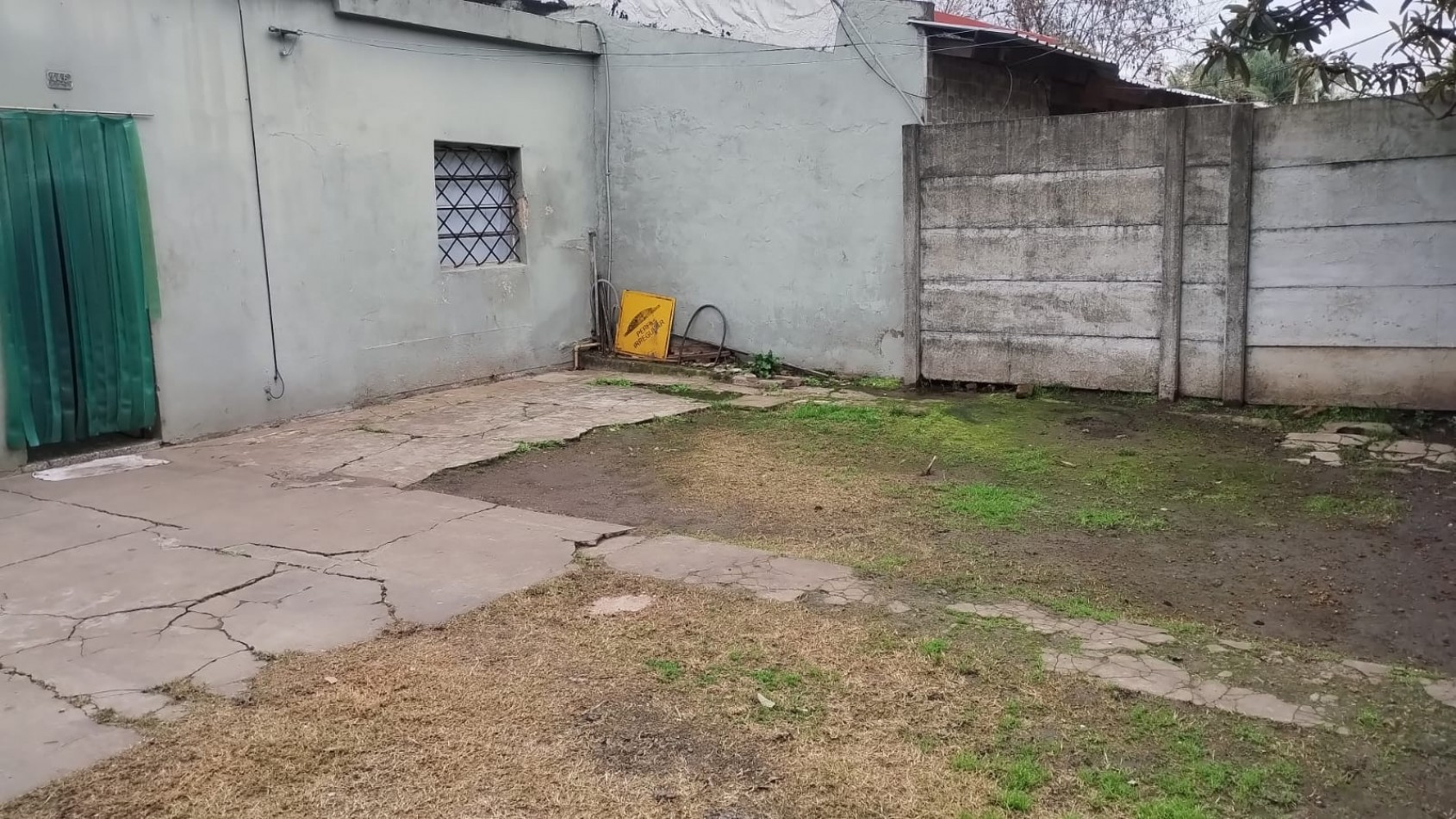 Casa a reciclar sobre un terreno 10x40