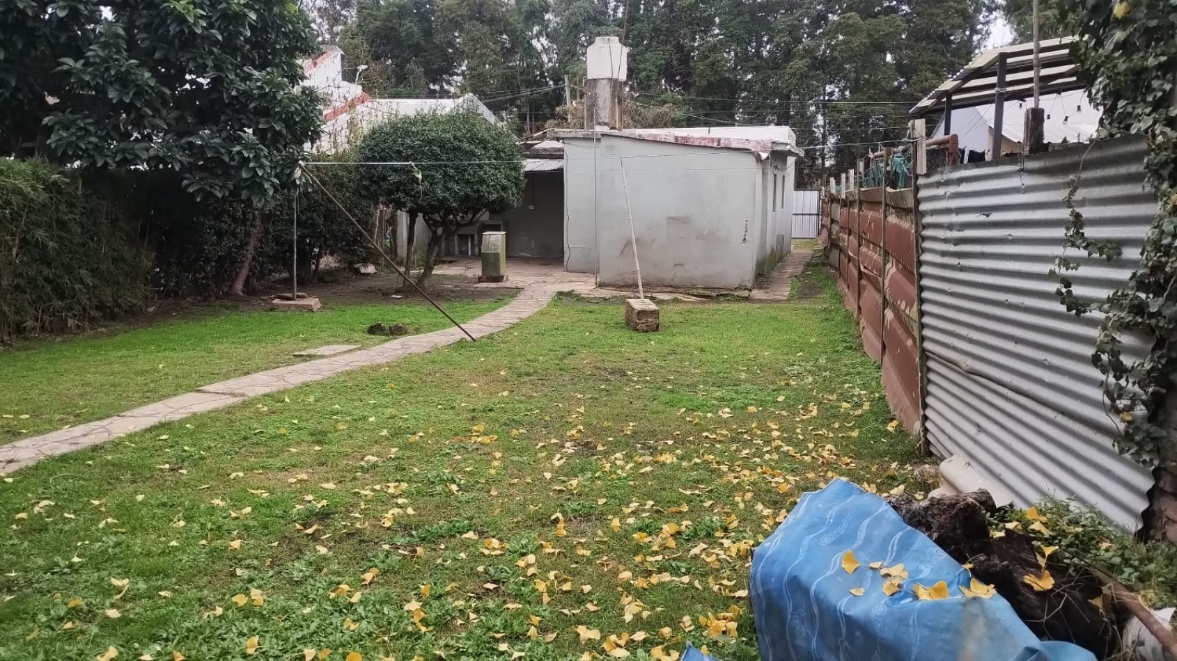 Casa a reciclar sobre un terreno 10x40
