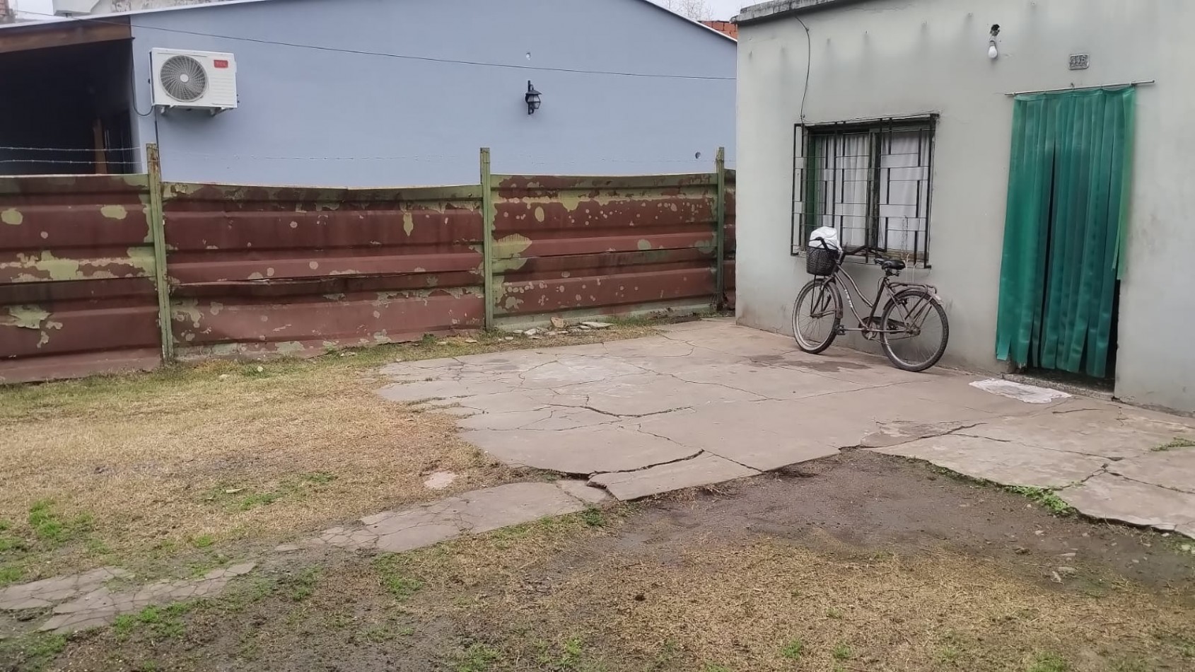 Casa a reciclar sobre un terreno 10x40