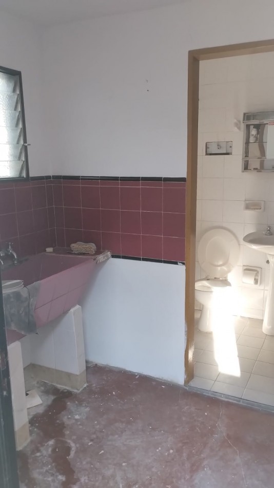 Casa 4 ambientes ECELENTE ESTADO Y UBICACION!!