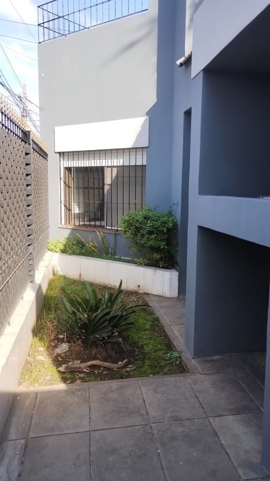 Casa 4 ambientes ECELENTE ESTADO Y UBICACION!!