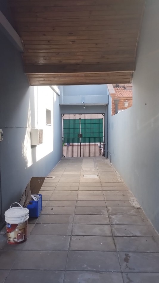 Casa 4 ambientes ECELENTE ESTADO Y UBICACION!!