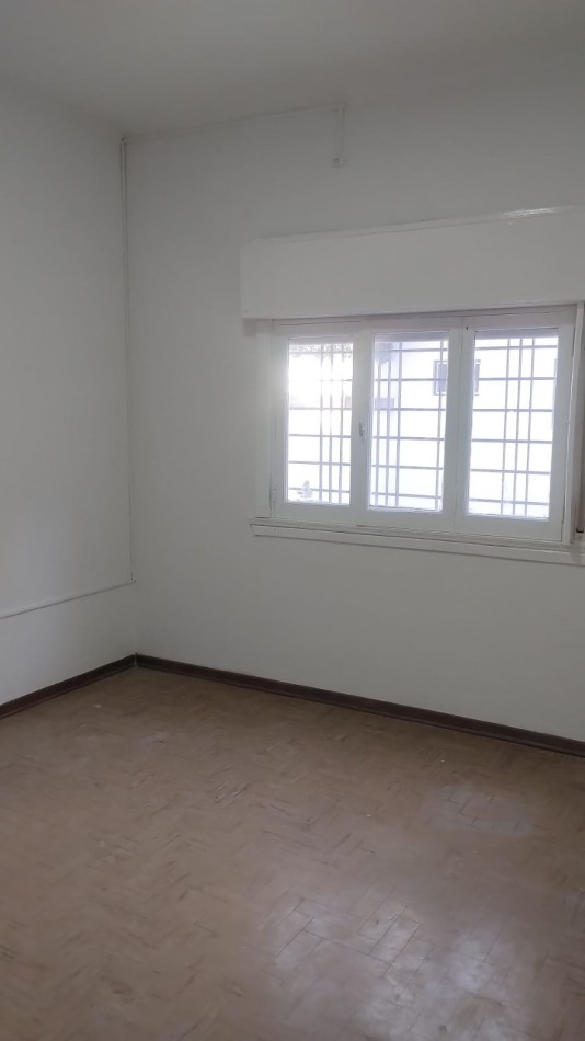 Casa 4 ambientes ECELENTE ESTADO Y UBICACION!!
