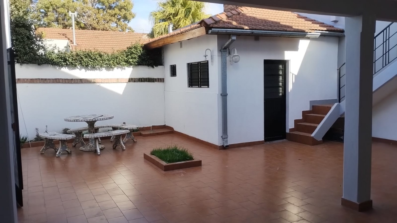 Casa 4 ambientes ECELENTE ESTADO Y UBICACION!!