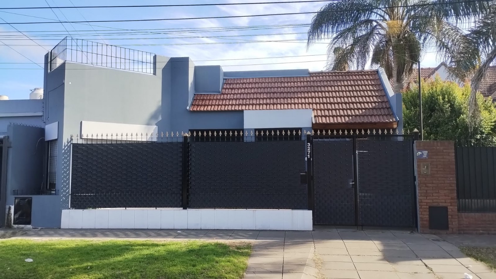 Casa 4 ambientes ECELENTE ESTADO Y UBICACION!!