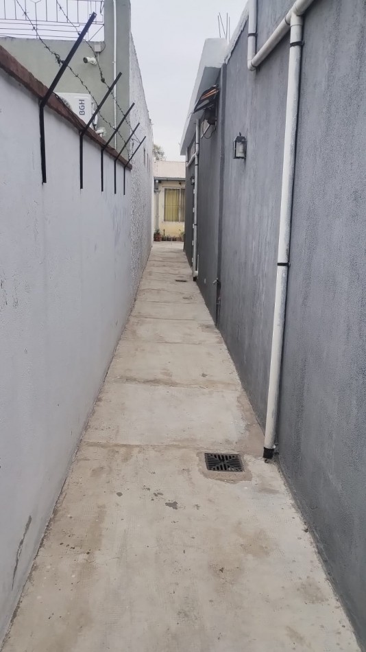 Dpto interno dos ambientes con patio y lavadero - Parque Quirno