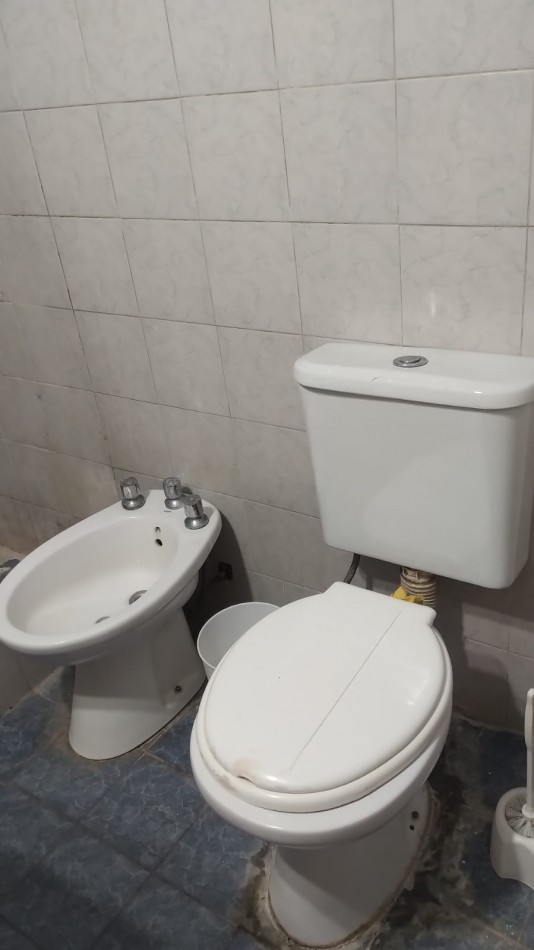Dpto interno dos ambientes con patio y lavadero - Parque Quirno