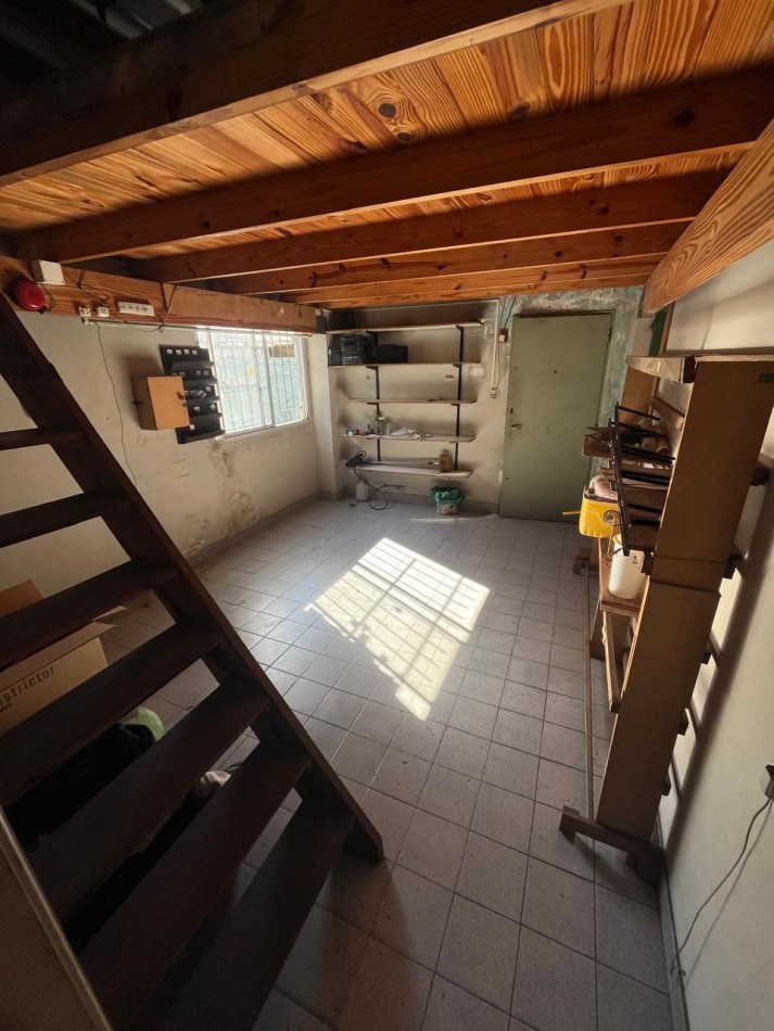 Local comercial sobre Av. Vergara 2.500 con rececpcion, privado, entre pisi y baño