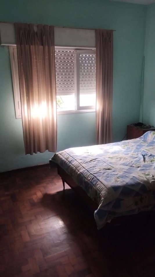 Casa tipo Americana 4 ambientes, lote 10x50 a tres cuadras del centtro de V. Tesei