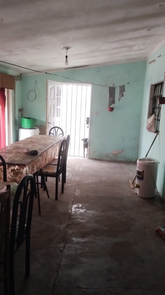 Casa tipo Americana 4 ambientes, lote 10x50 a tres cuadras del centtro de V. Tesei