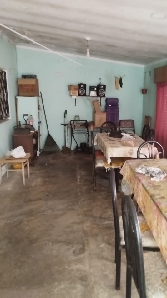 Casa tipo Americana 4 ambientes, lote 10x50 a tres cuadras del centtro de V. Tesei