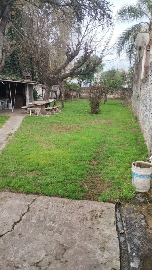 Casa tipo Americana 4 ambientes, lote 10x50 a tres cuadras del centtro de V. Tesei