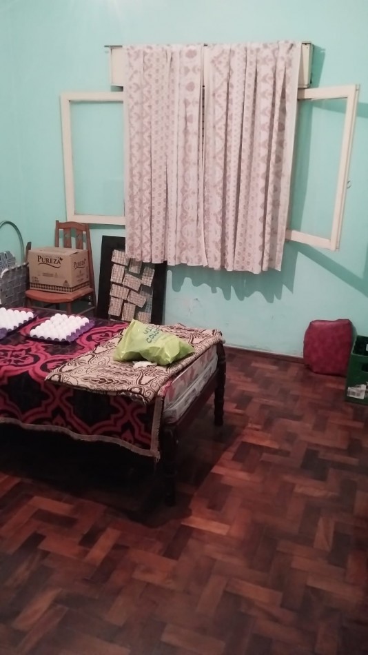 Casa tipo Americana 4 ambientes, lote 10x50 a tres cuadras del centtro de V. Tesei