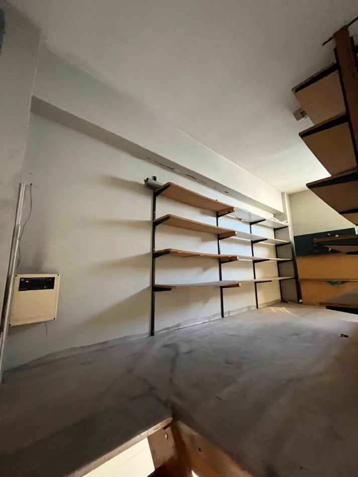Local comercial sobre Av. Vergara 2.500 con rececpcion, privado, entre pisi y baño