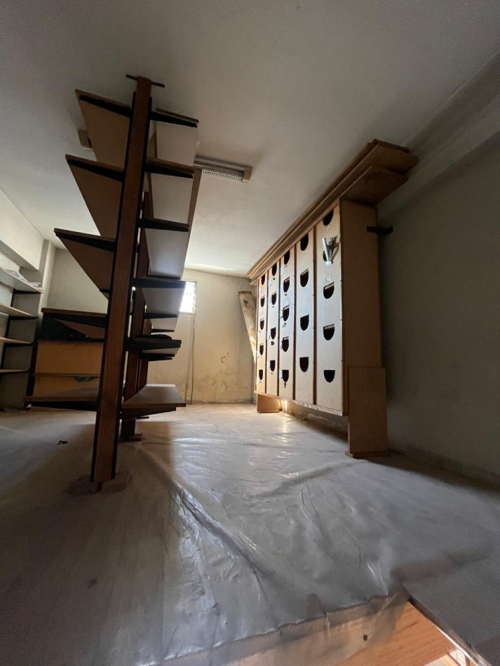 Local comercial sobre Av. Vergara 2.500 con rececpcion, privado, entre pisi y baño