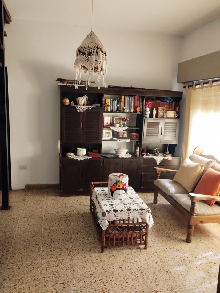 Chalet 6 ambientes OPORTUNIDAD PARA UN GRAN PROYECTO!!