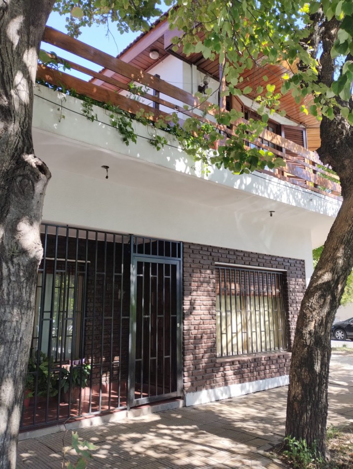 Chalet 6 ambientes OPORTUNIDAD PARA UN GRAN PROYECTO!!