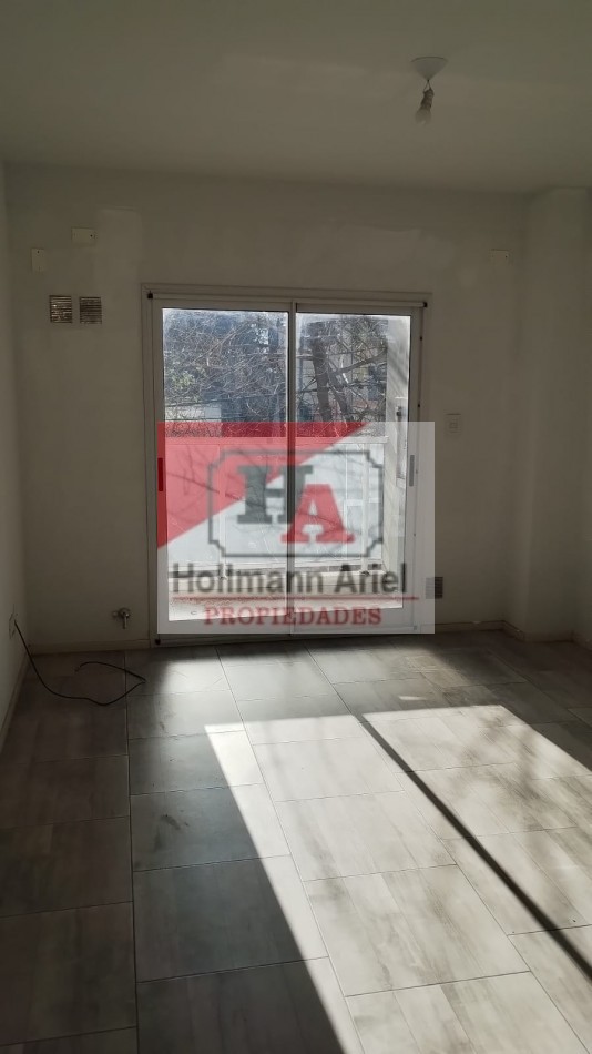 Dpto 2 amb. primer piso al frente ubicado en el corazon de Muñiz