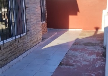 Tres ambientes en planta alta con patio y lavadero