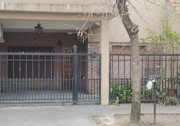 PH F. Frias y Liszt tres ambientes, entrada de auto semi cubierto, livig comedor,un dormitorio, cocina comedor diario, baño, patio , parrilla y lavadero semi cubierto.