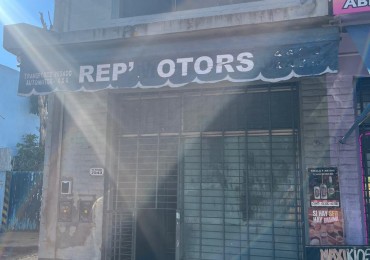Local comercial sobre Av. Vergara 2.500 con rececpcion, privado, entre pisi y baño
